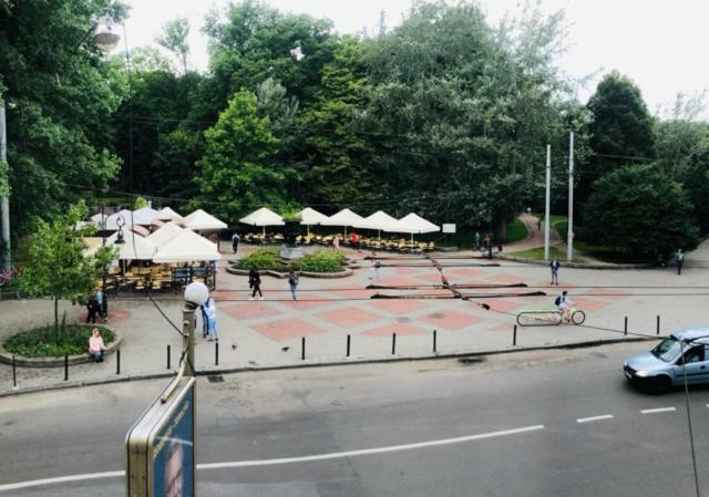 2-Х Рівнева Квартира В Центрі Університет Франка З Парковкою 利沃夫 外观 照片